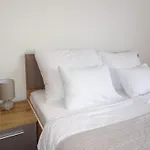 Well-Equipped Apartment With Free Parking