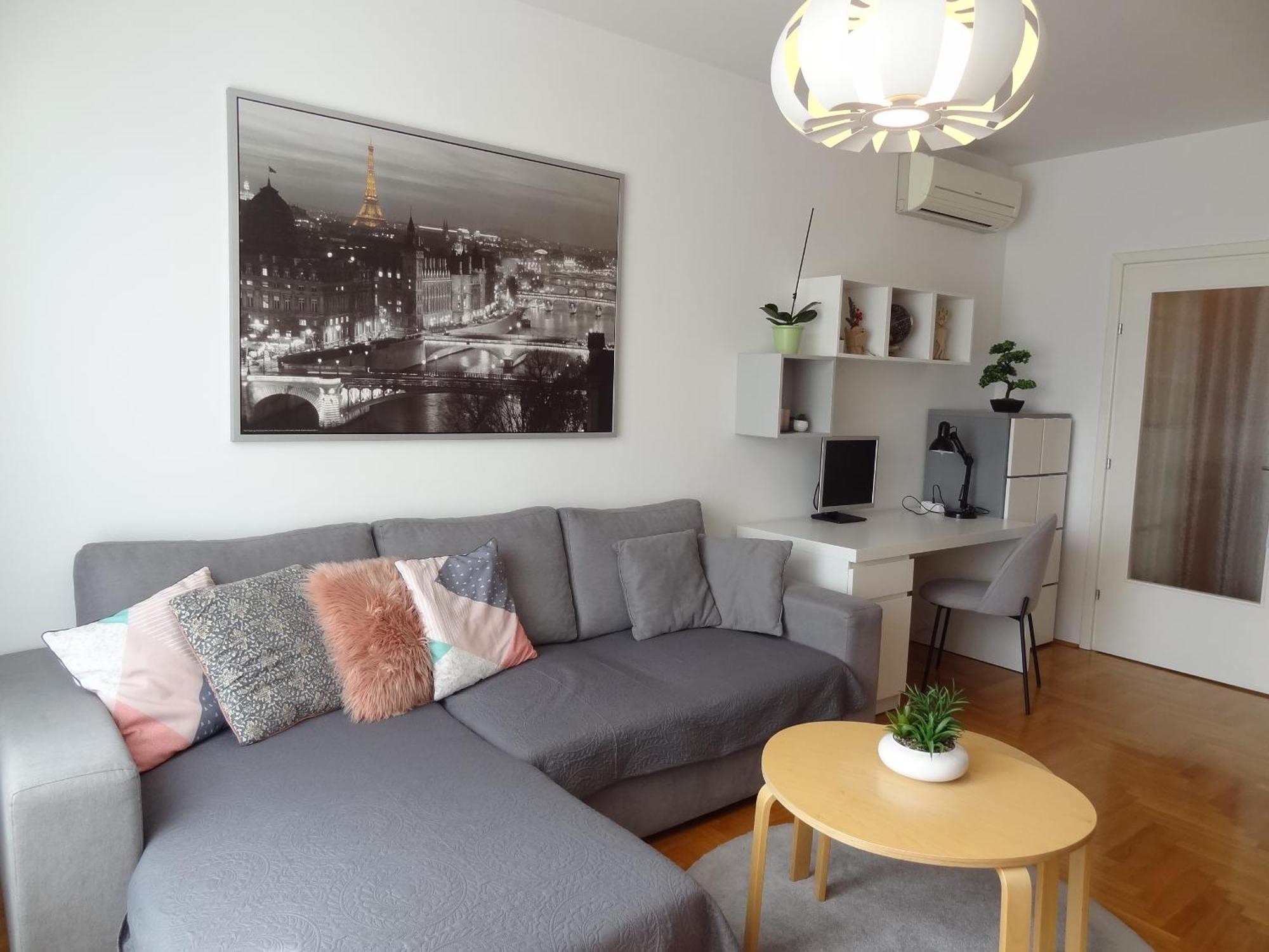 Apartment Well-equipped With Free Parking *